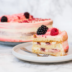 TARTA DE YOGUR Y FRUTOS DEL BOSQUE